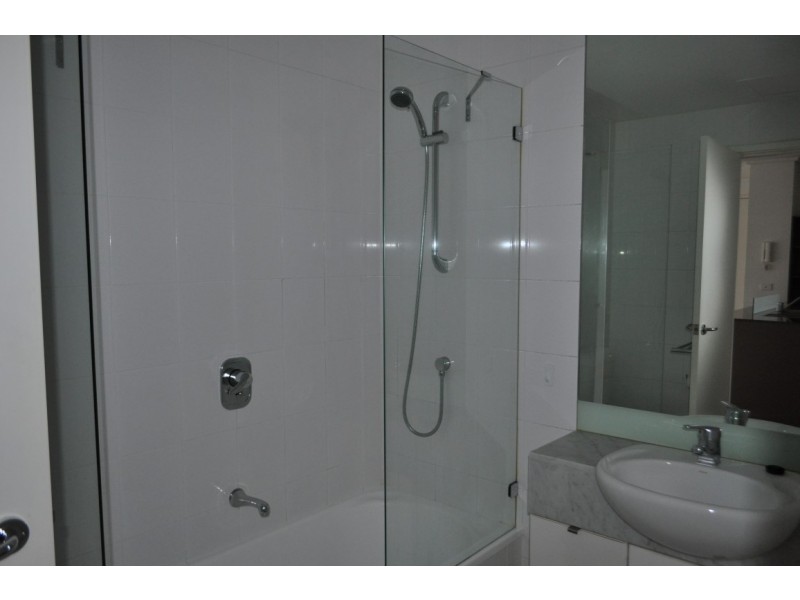 REF 032904/183 City Road, Southbank VIC 3006