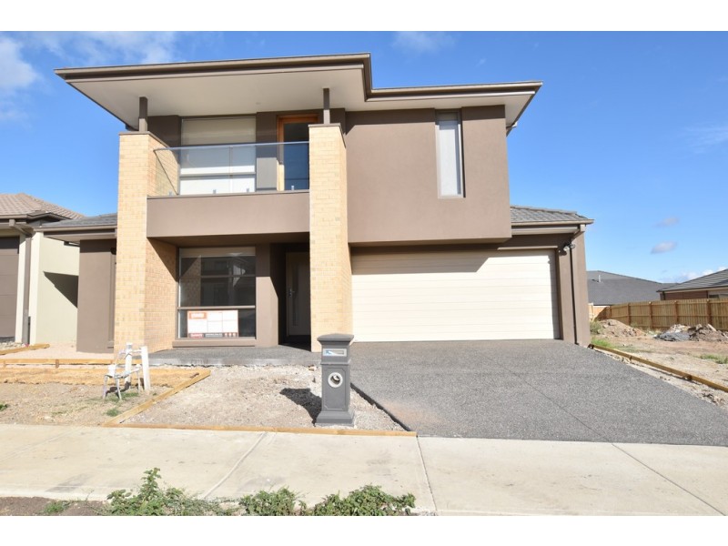 159 Wheelers Park Drive, Cranbourne North VIC 3977