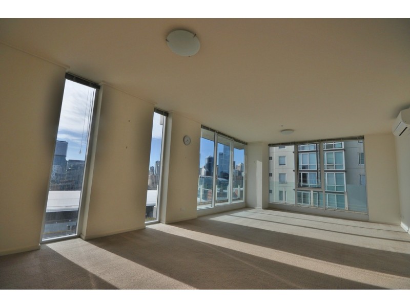 REF 040923/83 Whiteman Street, Southbank VIC 3006