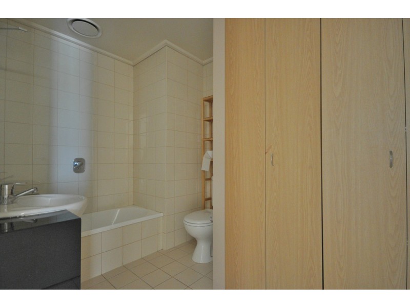 REF 040923/83 Whiteman Street, Southbank VIC 3006