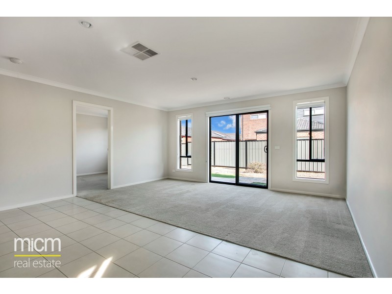 3 Walton Loop, Point Cook VIC 3030