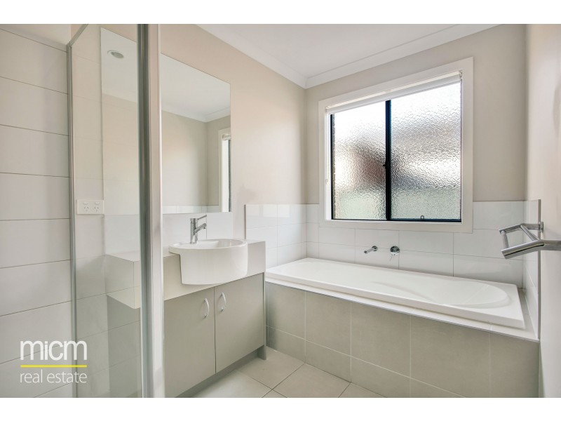 3 Walton Loop, Point Cook VIC 3030