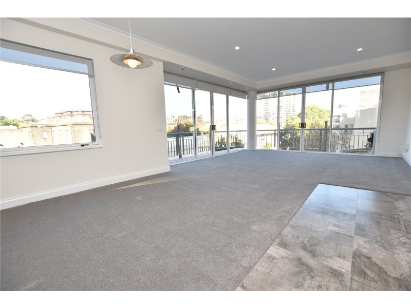 REF 041339/8 Wells Street, Southbank VIC 3006