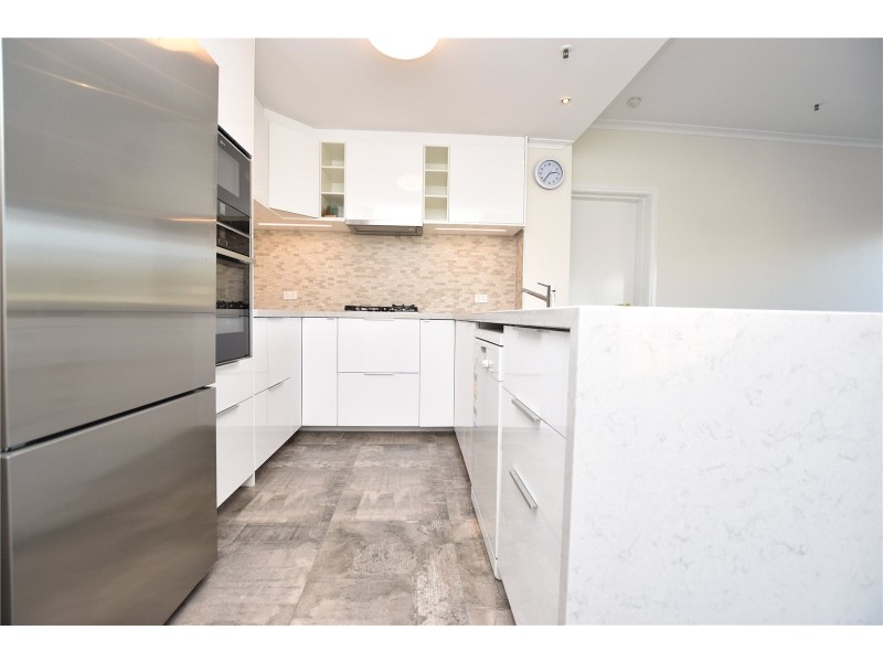 REF 041339/8 Wells Street, Southbank VIC 3006