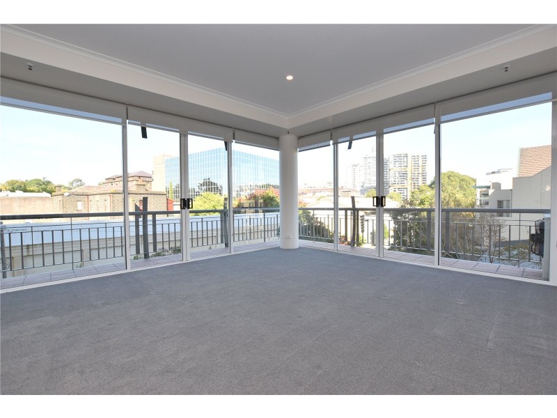 REF 041339/8 Wells Street, Southbank VIC 3006