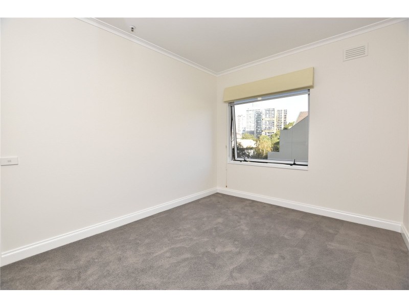 REF 041339/8 Wells Street, Southbank VIC 3006