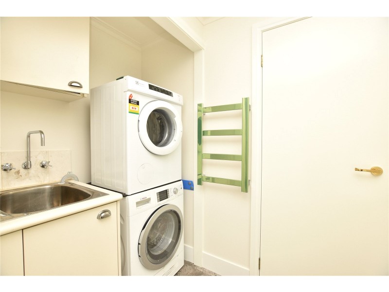 REF 041339/8 Wells Street, Southbank VIC 3006