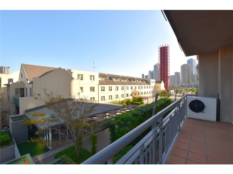 REF 041339/8 Wells Street, Southbank VIC 3006