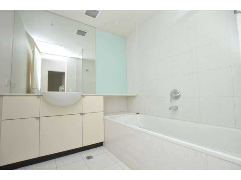 601/80 Clarendon Street, Southbank VIC 3006