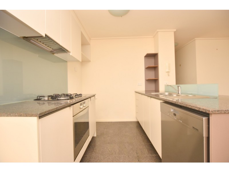REF 041692/100 Kavanagh Street, Southbank VIC 3006