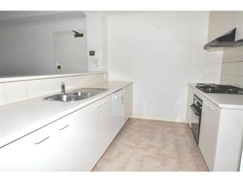 REF 041702/83 Queensbridge Street, Southbank VIC 3006