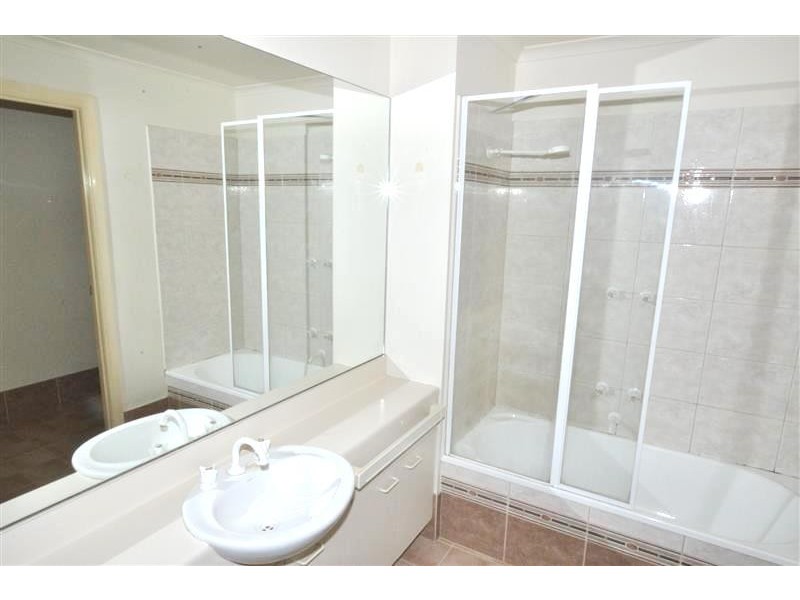 REF 041702/83 Queensbridge Street, Southbank VIC 3006