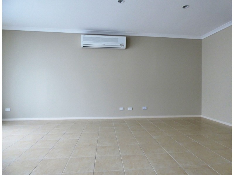10 Whitetop Drive, Point Cook VIC 3030