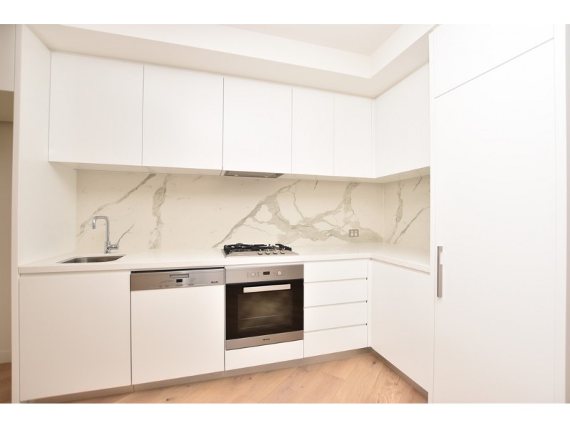 712/77 Queens Road, Melbourne VIC 3004