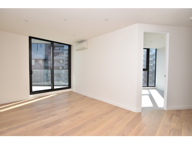 712/77 Queens Road, Melbourne VIC 3004
