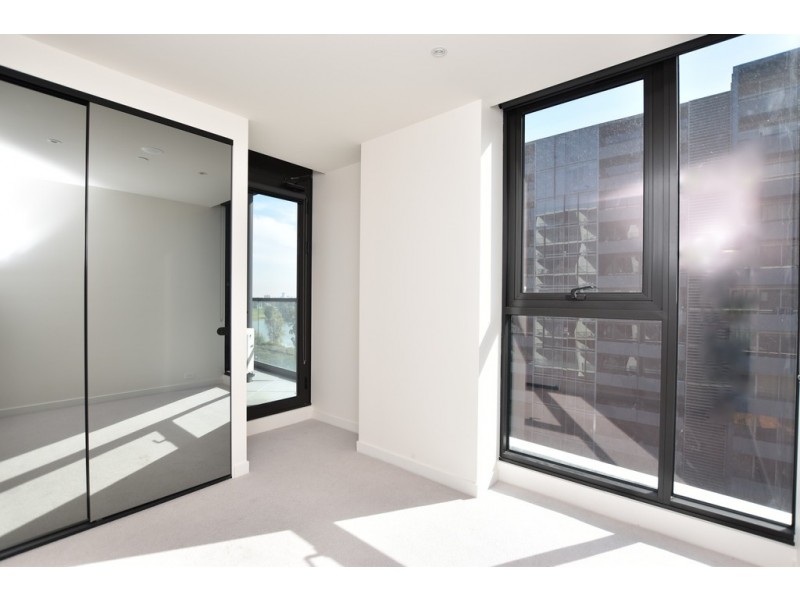 712/77 Queens Road, Melbourne VIC 3004