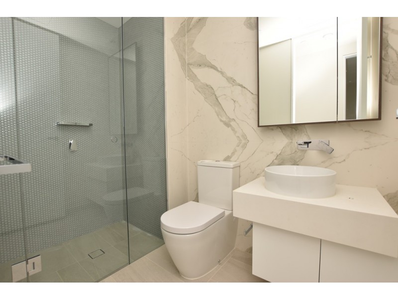 712/77 Queens Road, Melbourne VIC 3004