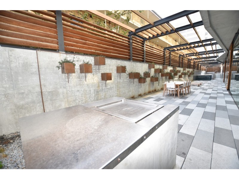 712/77 Queens Road, Melbourne VIC 3004