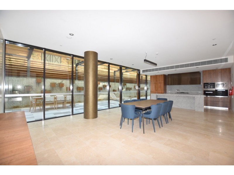 712/77 Queens Road, Melbourne VIC 3004