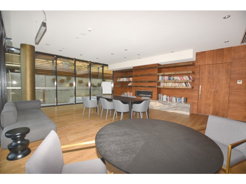 712/77 Queens Road, Melbourne VIC 3004