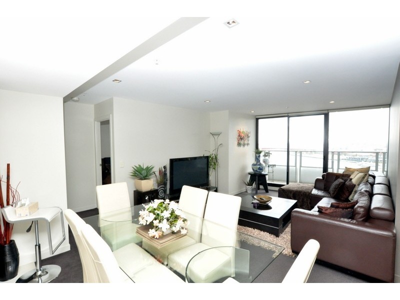 2203/100 Harbour Esplanade, Docklands VIC 3008