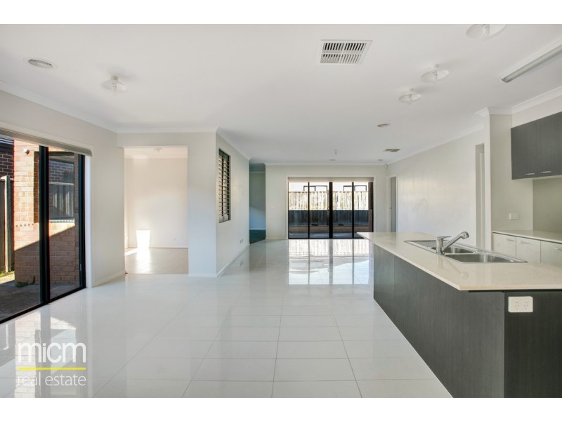 11 Martaban Crescent, Point Cook VIC 3030