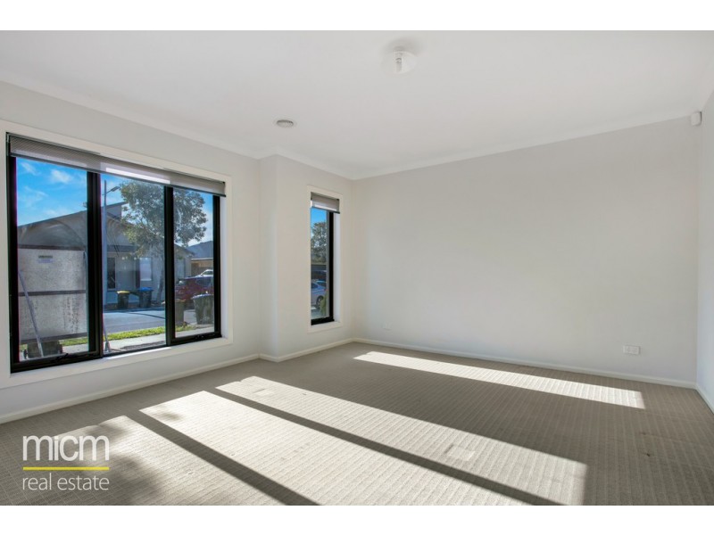 11 Martaban Crescent, Point Cook VIC 3030