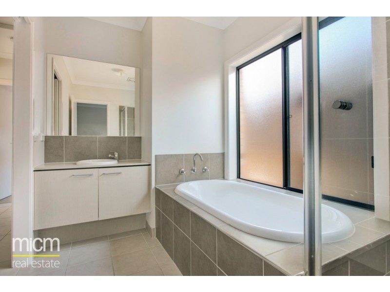 11 Martaban Crescent, Point Cook VIC 3030