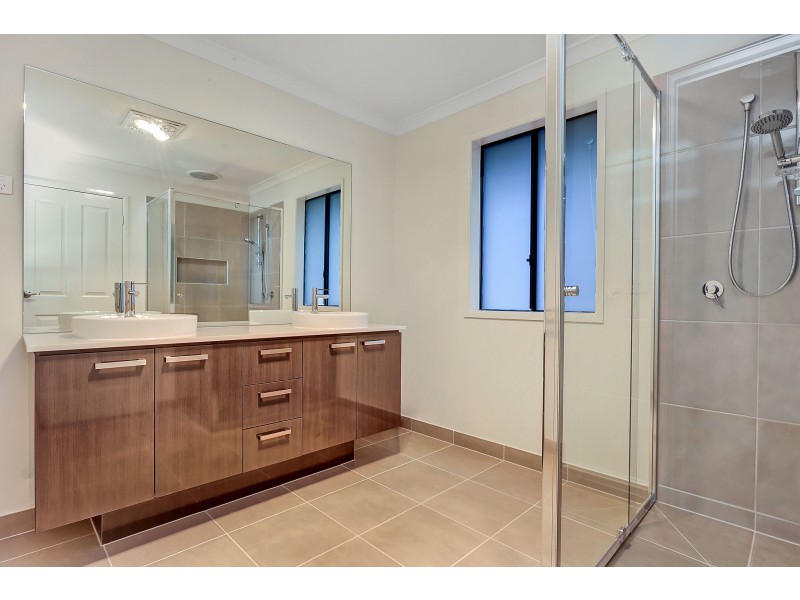 50 Award Crescent, Truganina VIC 3029