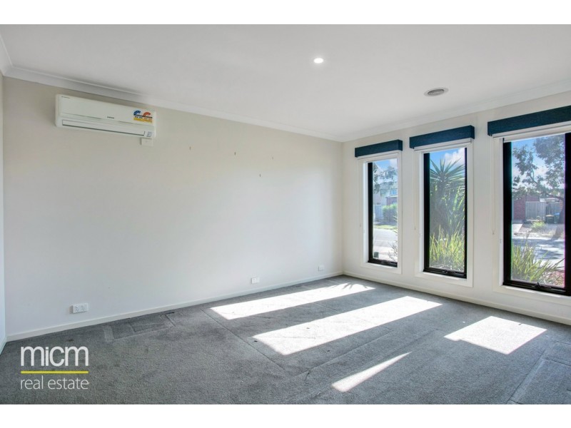 25 Grassbird Drive, Point Cook VIC 3030