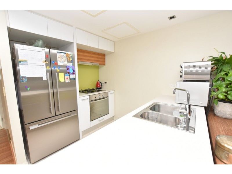 1806/100 Harbour Esplanade, Docklands VIC 3008