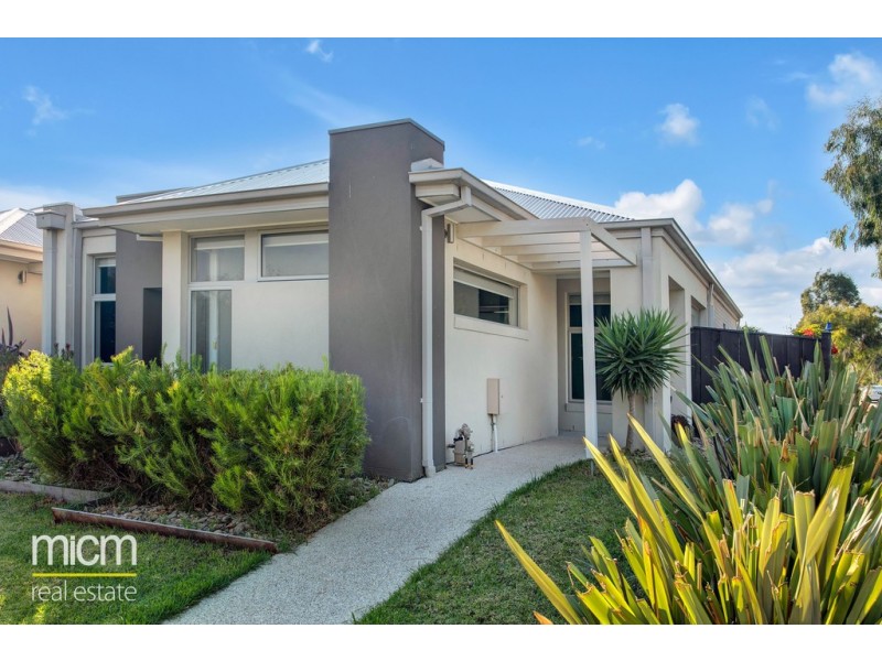 15 Reef Walk, Point Cook VIC 3030