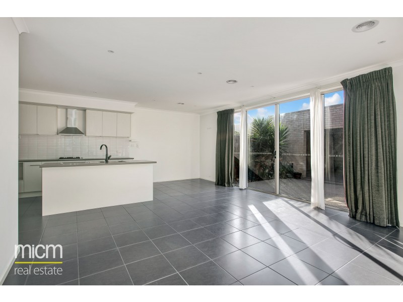 15 Reef Walk, Point Cook VIC 3030