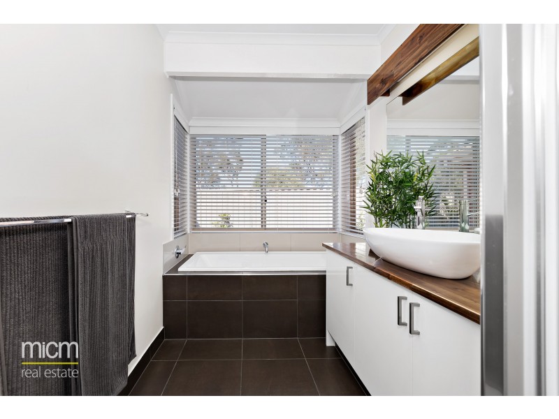 5 Grosvenor Place, Werribee VIC 3030