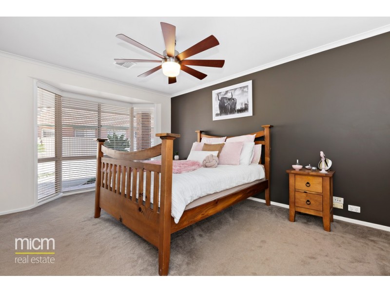 5 Grosvenor Place, Werribee VIC 3030