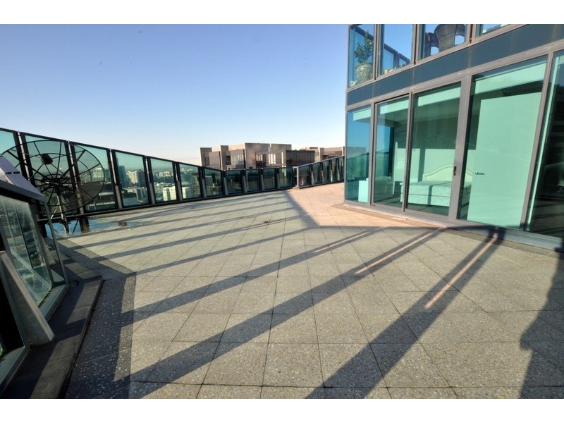 REF 043002/180 City Road, Southbank VIC 3006