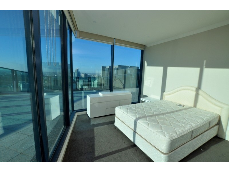 REF 043002/180 City Road, Southbank VIC 3006