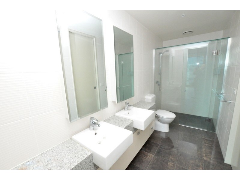 REF 043002/180 City Road, Southbank VIC 3006