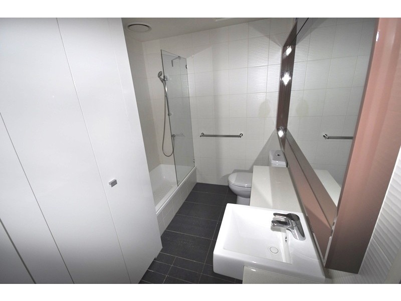 REF 050202/63 Whiteman Street, Southbank VIC 3006