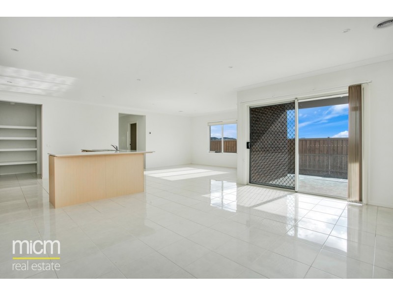 21 Merryfield Circuit, Williams Landing VIC 3027