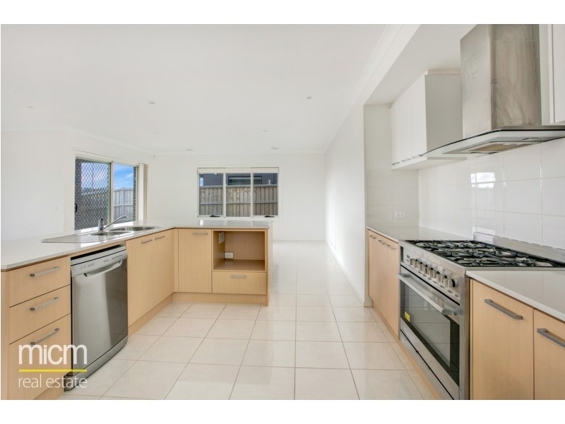 21 Merryfield Circuit, Williams Landing VIC 3027