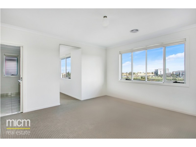 21 Merryfield Circuit, Williams Landing VIC 3027