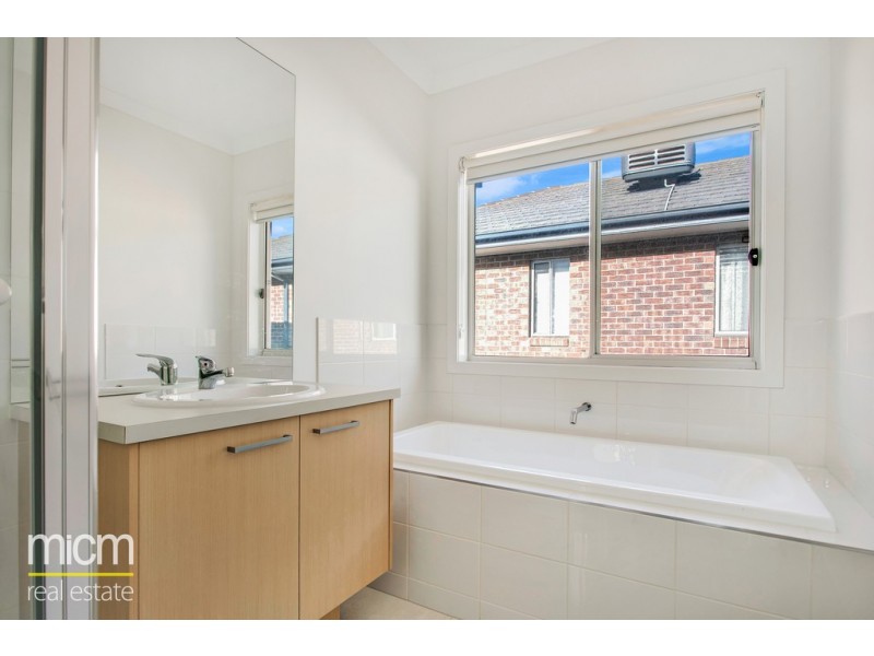 21 Merryfield Circuit, Williams Landing VIC 3027