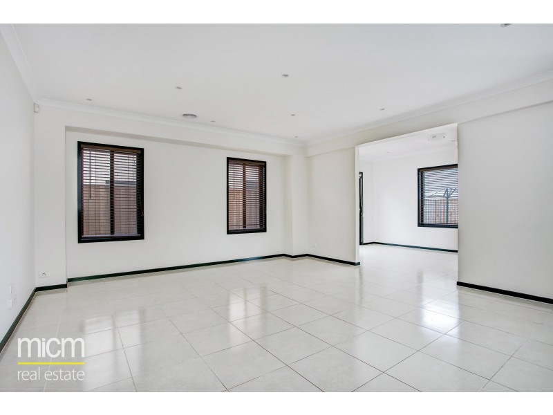 24 Pintail Close, Williams Landing VIC 3027