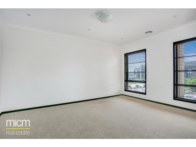 24 Pintail Close, Williams Landing VIC 3027