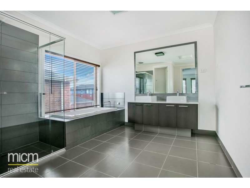 16 Ashcroft Avenue, Williams Landing VIC 3027
