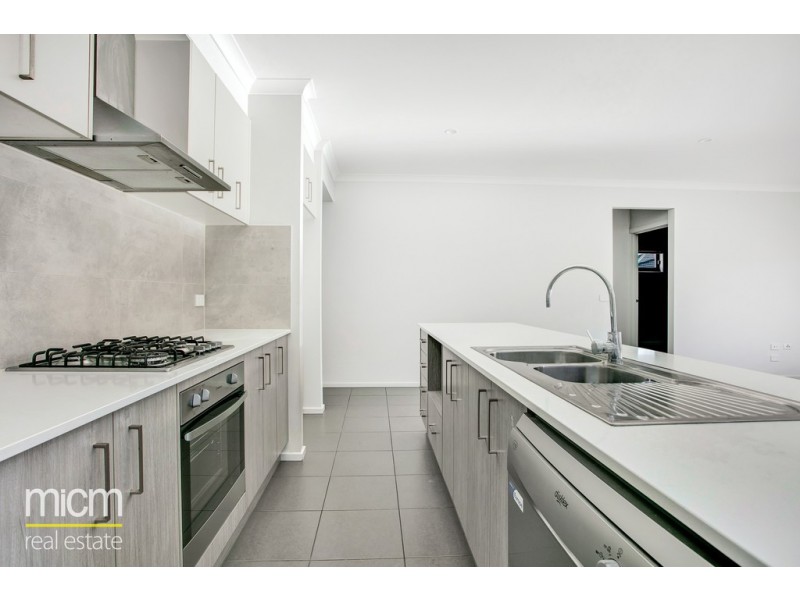 31 Neighbourhood Grove, Point Cook VIC 3030