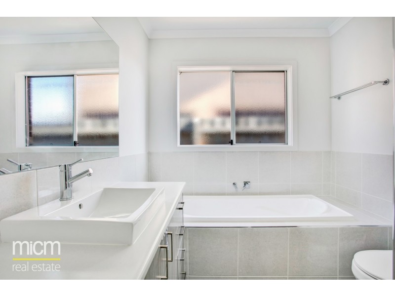 31 Neighbourhood Grove, Point Cook VIC 3030