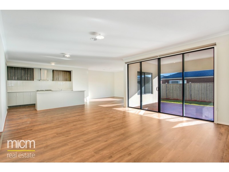 2 Kyogle Avenue, Point Cook VIC 3030