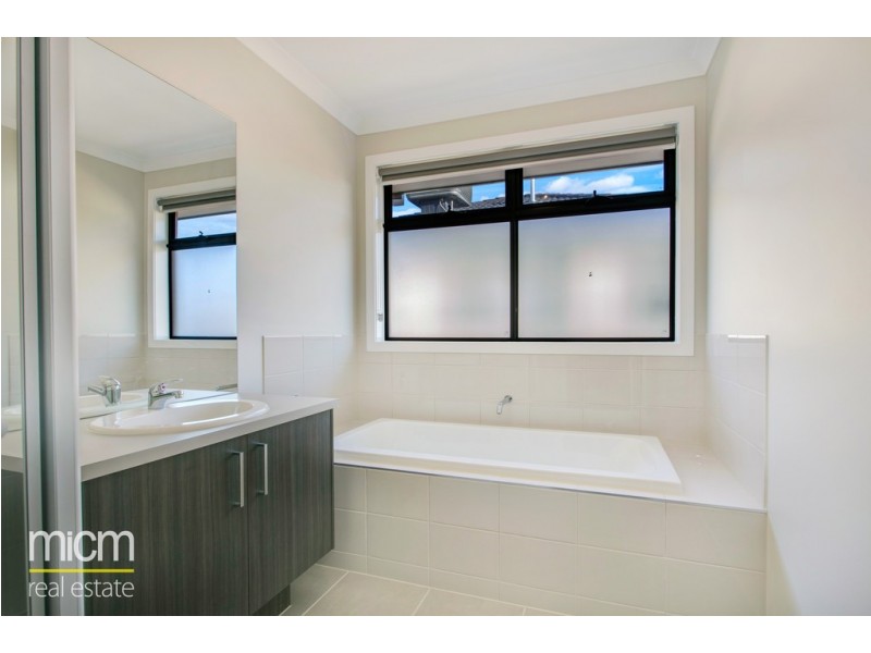 2 Kyogle Avenue, Point Cook VIC 3030